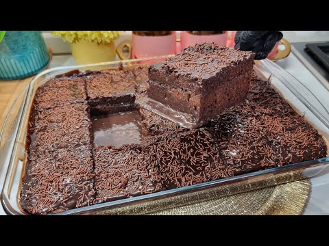 Cake drowning in chocolate. Easy and cheap with a large amount for your family.