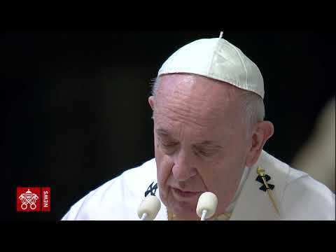Pope Francis celebrates the Lord's Supper and dedicates it to the priests