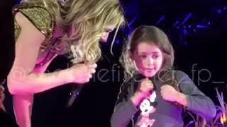 Giulia bei HELENE FISCHER auf der Bühne Stuttgart 03.02.18 kleines Mädchen aus Burladingen