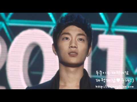 [Fancam] BEAST / B2ST (Doojoon) receives Artist of the year award 111124 | 비스트 (두준)