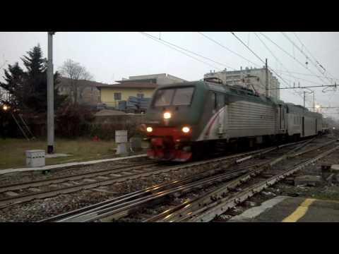doppia simmetrica E464 284+457+5 piano ribassato Trenord e XMPR - Milano Greco 16/12/2016