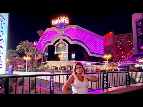 image-How many floors is Harrah's Las Vegas?