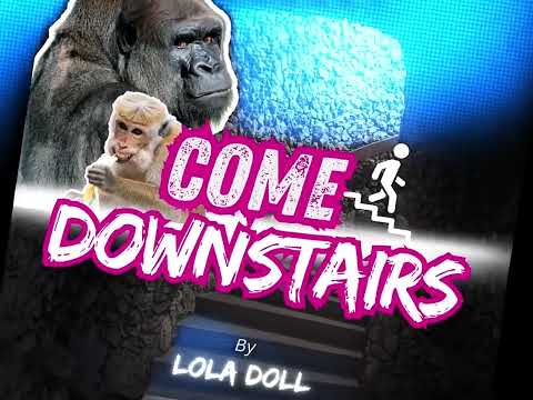 Com Downstairs- Lola Doll