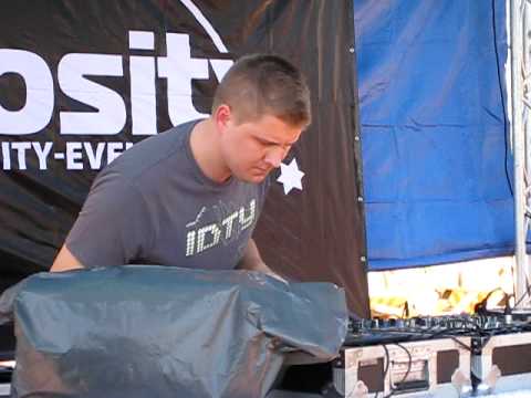 Airbase feat Floria Ambra - Interfere @ Luminosity Beach Festival 2009, Zandvoort