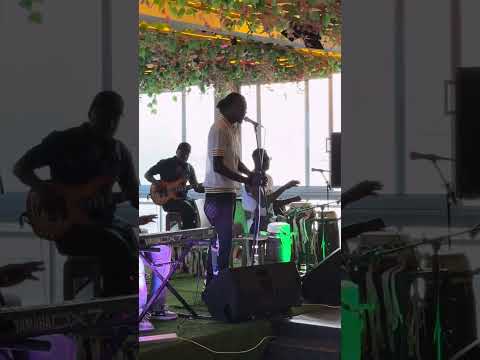 Moustafa Nael avec sa belle voix au cop 21