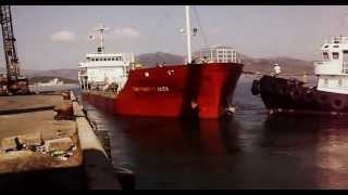 preview picture of video 'Ship's generated sideways current. Observation from a small tanker leaving berth'