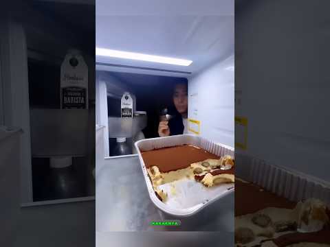 Niatnya Cuma Makan Sesendok, Malah Kue Ulang Tahun Kakaknya Habis#shorts