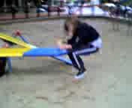 caida en el sube y baja!