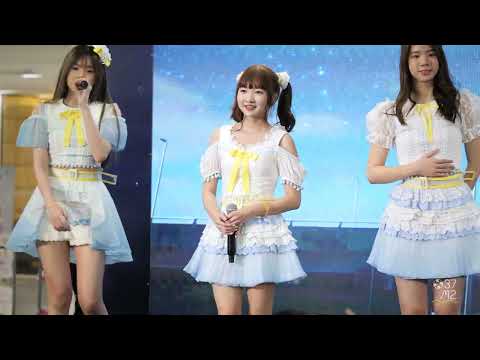 BNK48 Kaimook - 365 Nichi no Kamihikouki @ BaNANA x True 5G  MOBILE&IT 2022 [Fancam 4K 60p] 220624