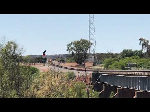 P2506 leads 2720 Ore train Aurizon