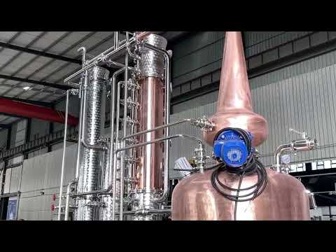 Gin distiller washing test in the workshop