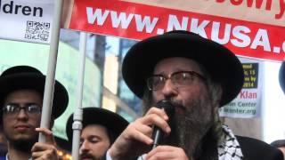 Rabbi Weiss in Times Square for Gaza
