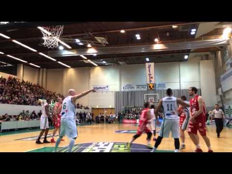 Tuukka Kotti vie Bisonsin 81-83-johtoon