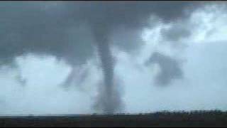 preview picture of video 'Protection Kansas tornado #3 4/23/07'