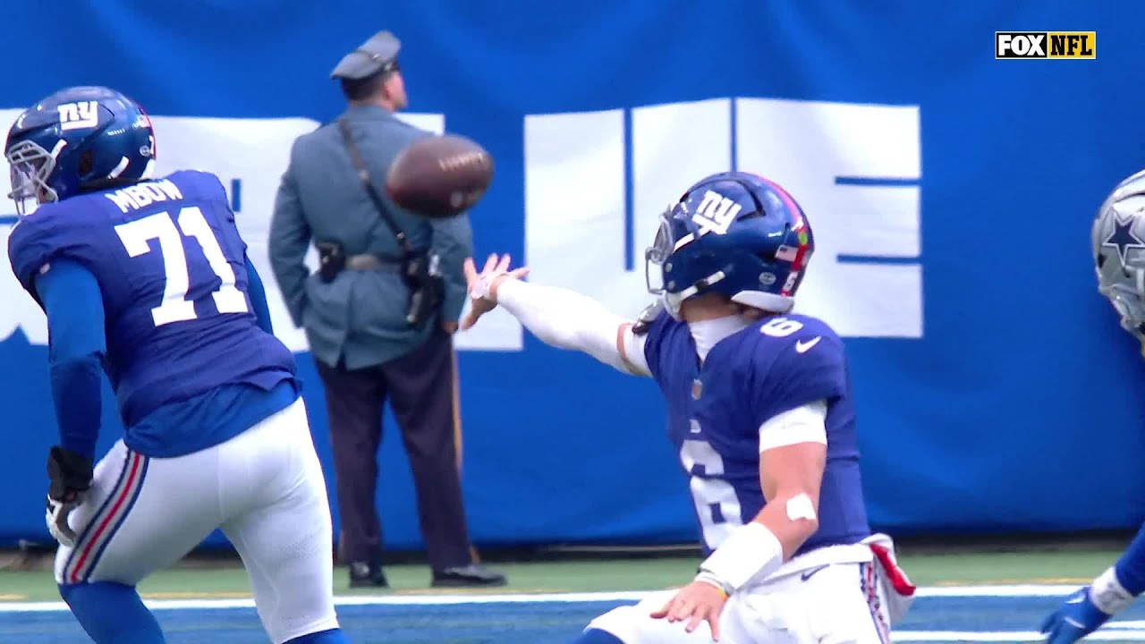 Dart turns near sack into a NY score!