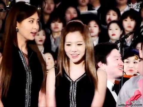 110514 young girl's reaction toward SNSD Sunny @ PyeongChang Winter Olympic Concert