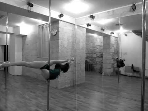 Training pole dance Cyd Sailor @ Electrick pole studio Bordeaux