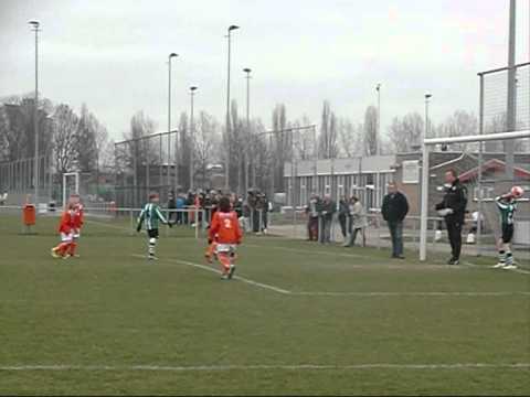 OranjeWit F2 - Tricht F1   05-03-2011  uitslag  3 - 2.wmv