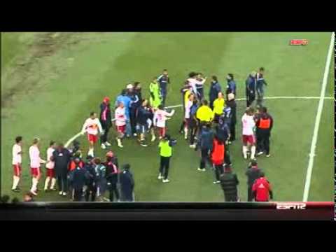 Rafa Marquez agrede a Landon Donovan