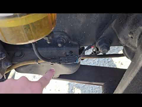 What to Do if the Water In Fuel Light Comes On In Your Truck/Bus