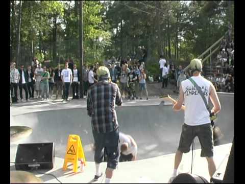 Dr. Living Dead- Gremlins Night + Kindergarten Cop