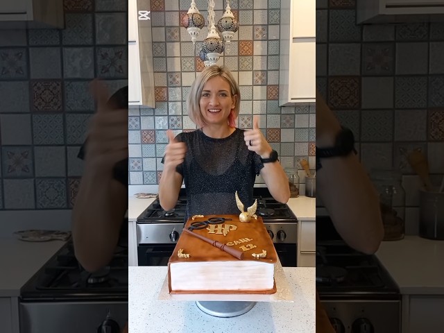 Vídeo relacionado con Harry Potter. El libro de los dulces: El Libro De Los Dulces/ Bake, Create and Decorate!
