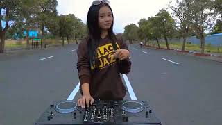 Download lagu Dj berbeda kasta feat dj acan mp3