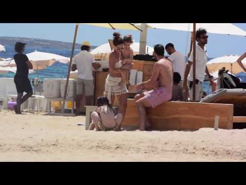 Xabi Alonso y Nagore Aramburu disfrutan del verano | Diez Minutos