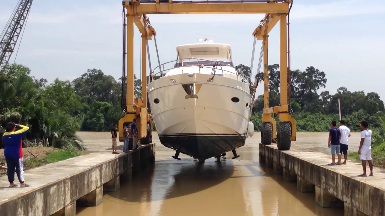 Sea Pearl 24m Yacht Downlift Using Crib Point Engineering 80 Tonne Boatlift at Amenkay Boatyard 02