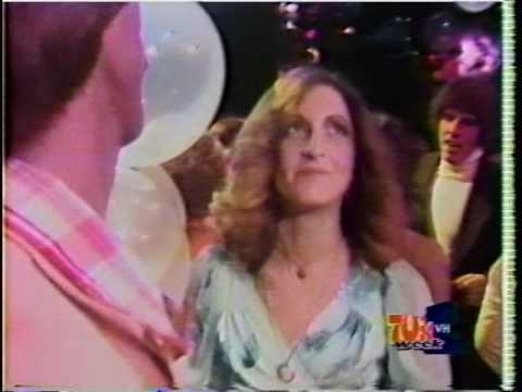 Andy Gibb - I just Want To be You Everything  American Bandstand New Year's Rockin Eve 1977
