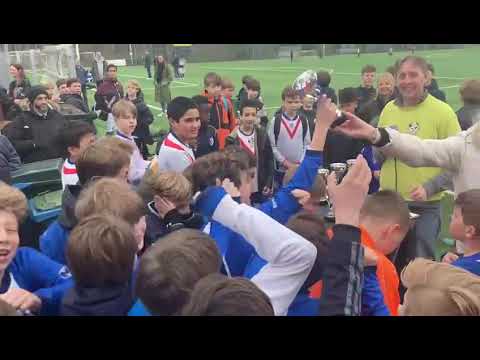 Prijsuitreiking Paastoernooi TOS Actief SC Muiden JO13-1