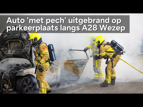Auto in brand bij tankstation 't Loo A28 Wezep - ©StefanVerkerk.nl