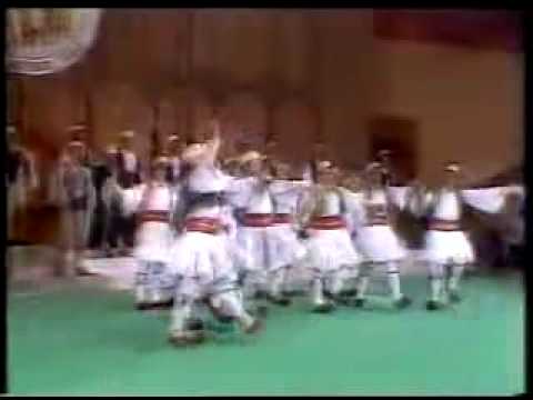 Albanian folk dance - Valle nga Korça.wmv