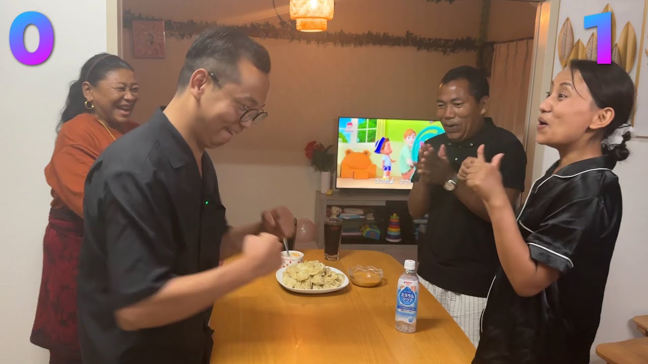 Bottle Flip Challenge Apa & Aama First Time 😍 |Apa le Lastai Hasaunu Vayo 🤣Momo Kasle Dherai Khayo?