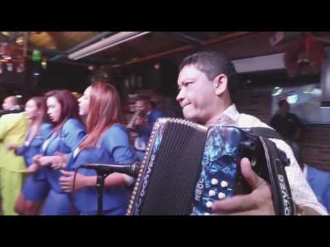 Juan Piña - Como Quieres Que Te Olvide (En Vivo)