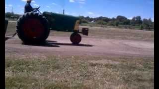 preview picture of video 'Oliver 88 Pulling Tractor at Zearing, Iowa 07/28/2013'