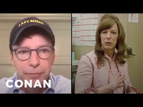 ショーン・ヘイズが "レイジー・スーザン "のキャラクターをどうやって思いついたか - CONAN on TBS (How Sean Hayes Came Up With The Character Of "Lazy Susan" - CONAN on TBS)