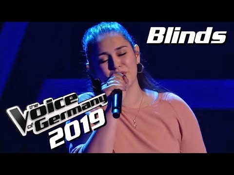 Whitney Houston - I Look to You (Freschta Akbarzada) | The Voice of Germany 2019 | Blinds