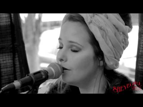 Bee Taylor "Good Way to Die" LIVE at SHEYEGIRL COFFEE CO.