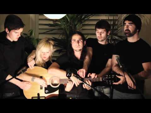 AMAZING 5 PEOPLE 1 GUITAR SONG!!Somebody That I Used to Know