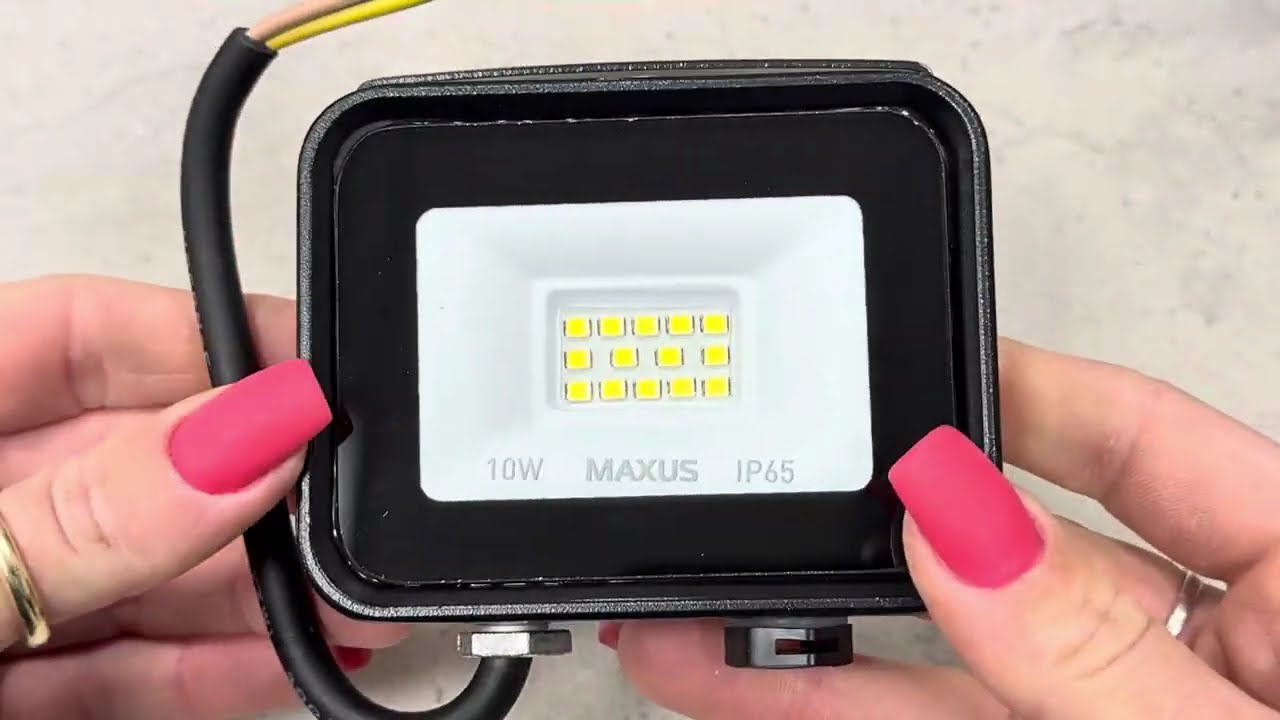 Светодиодный прожектор MAXUS 1-MFL-04-1050 10W 5000K