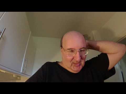 MongoTV_4991 - PAKKER 3 NAKKEKOTELETTER NED I FRYSER FÅET AF MIN MOR