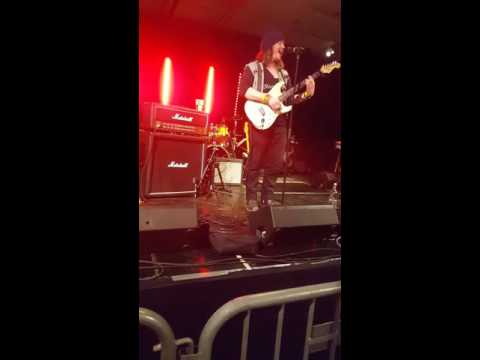 Billie Strandell - "Everybody Wants to Rule the World" Cover