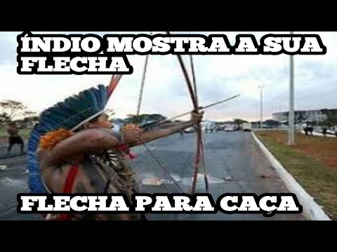 ÍNDIO MOSTRA A SUA FLECHA NA COMUNIDADE INDÍGENA DO AMBÉ | ANORÍ-AMAZONAS | VIAGENS NO AMAZONAS