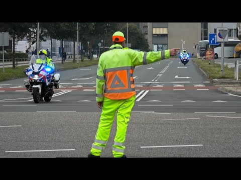 PEC Zwolle - Go Ahead Eagles | Politie begeleidt supportersbussen door Zwolle richting Deventer