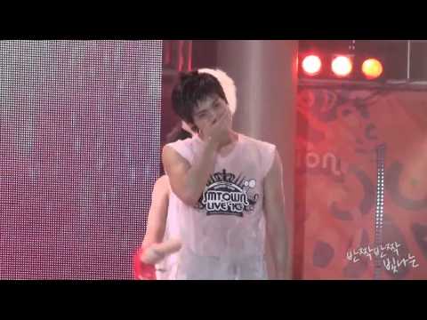 [HD][FC][100821] SHINee JongHyun Getting poured on by Yuri DongHae@ SM Town live 10