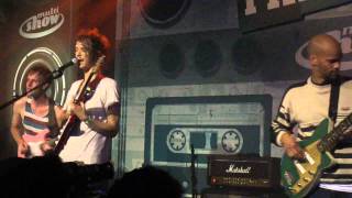 DARWIN DEEZ live in São Paulo - medley with "Radar Detector"