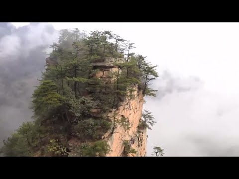 Mar de nuvens no inverno na montanha Tianzi, cidade de Zhangjiajie, província de Hunan