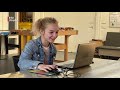 Corona: Suzanne gaat naar school, haar klasgenoten blijven thuis [RTV Utrecht]
