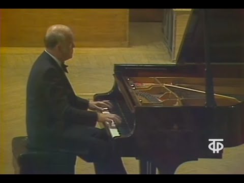 Sviatoslav Richter plays Beethoven Piano Sonata no. 7, op. 10 no. 3 - video 1976
